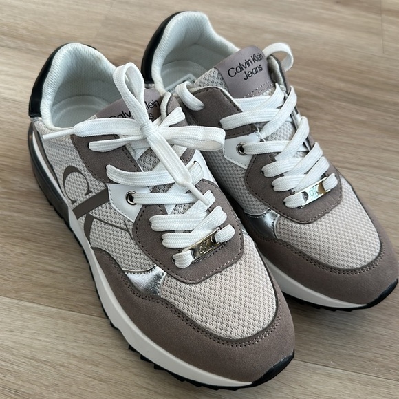 Calvin Klein Platform Plain Toe Round Toe Rubber Sole Lace-up sneakers  size 7 - Picture 1 of 10